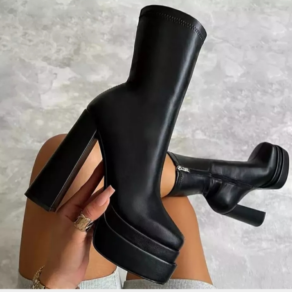 New Sexy Chunky HIGH Heels Boots (size 6.5) 😍